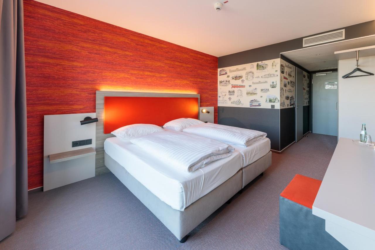 Hotel Am Ruessel Lohfelden ภายนอก รูปภาพ