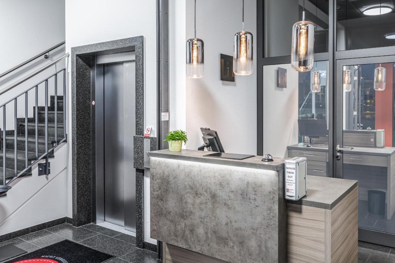 Hotel Am Ruessel Lohfelden ภายนอก รูปภาพ