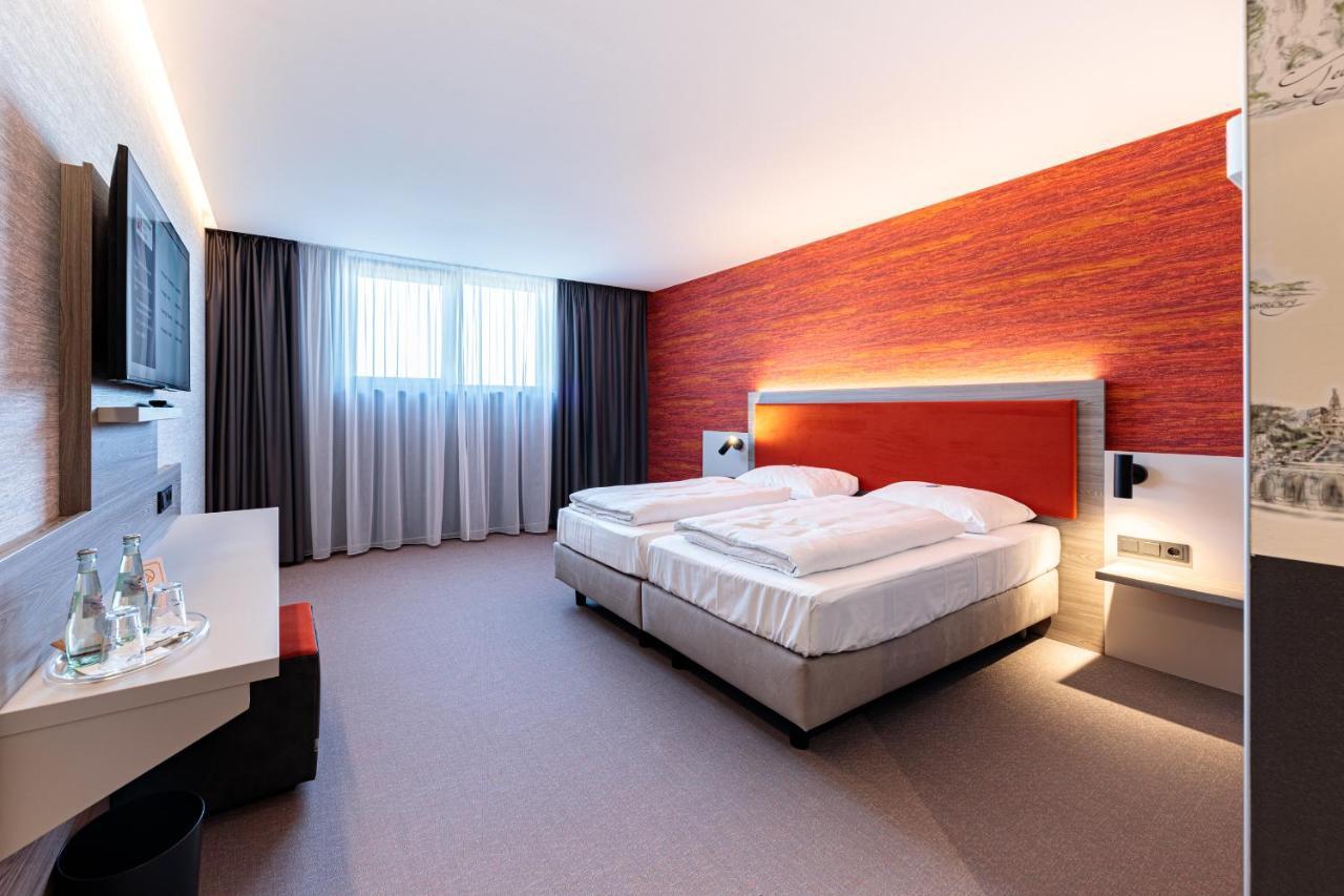 Hotel Am Ruessel Lohfelden ภายนอก รูปภาพ